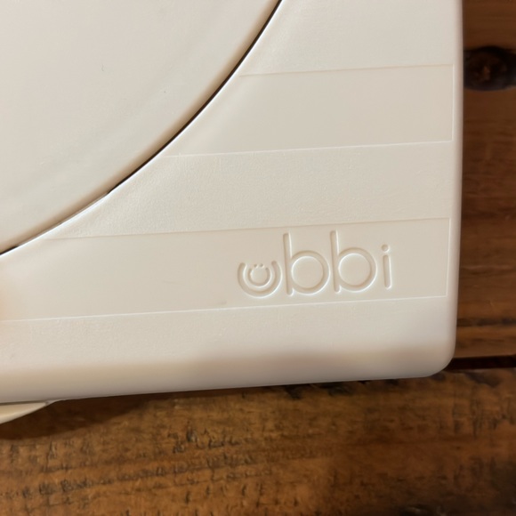 Ubbi travel wipes container - Picture 2 of 5